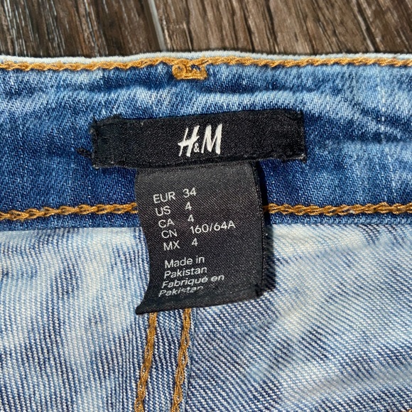 H&M bleach wash shorts - Picture 3 of 3